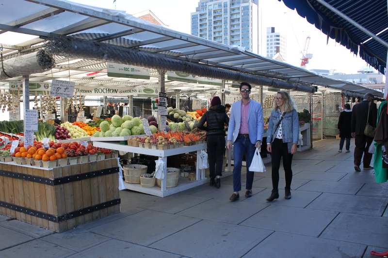 Downtown Ottawa market farmers tourists shopping shoppers.JPG