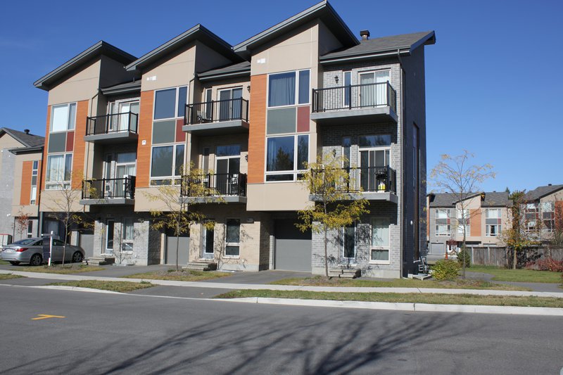Hunt Club Ottawa Neighborhood townhouse rental
