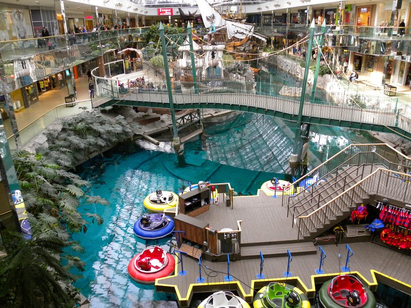 edmonton mall pool recreation tourist tourism downtown big.jpg
