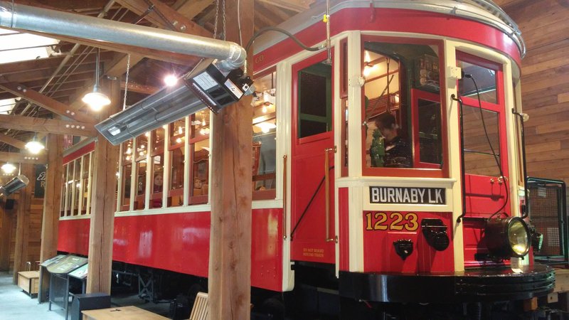 tram-2349928_1920.jpg