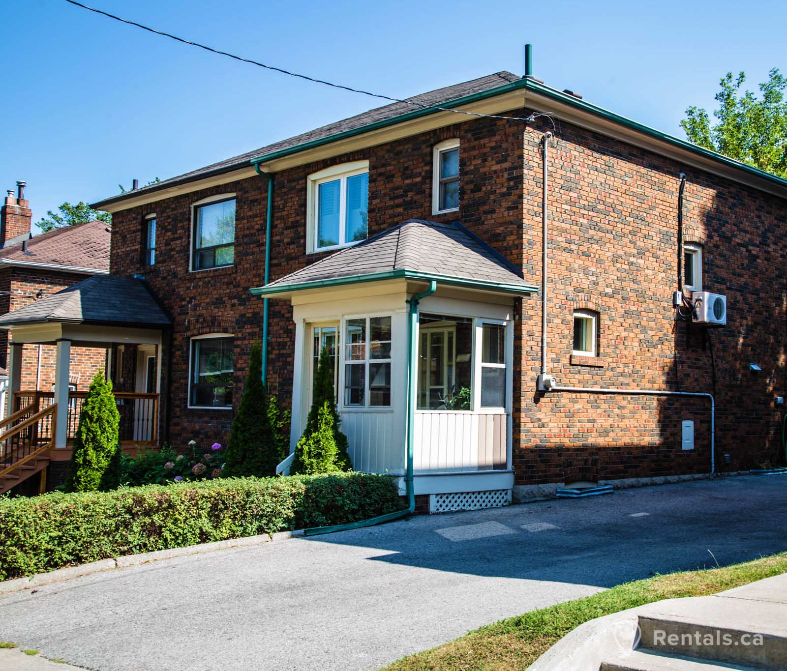Semi-Detached homes for rent in the neighbourhood of Davisville Village