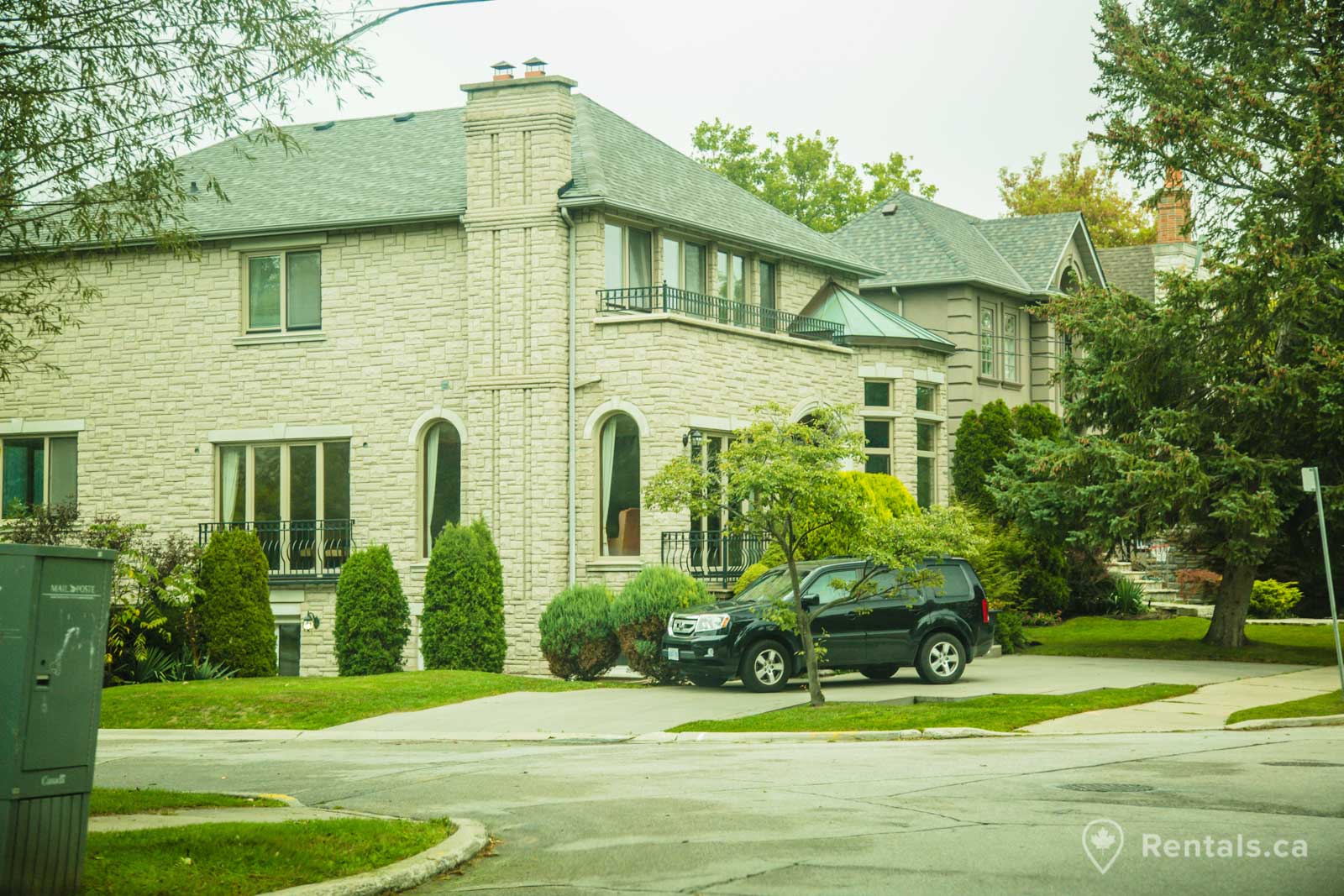 Renting a home in the Lawrence Park area comes with a certain lifestyle