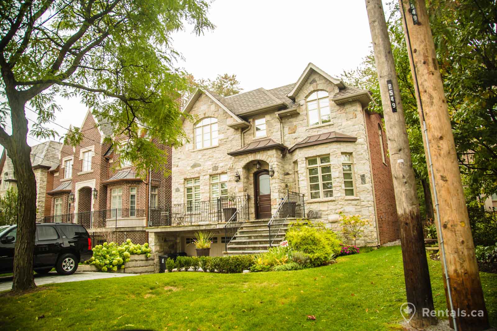 Lawrence park house for rent are in a garden suburb with driveways and backyards