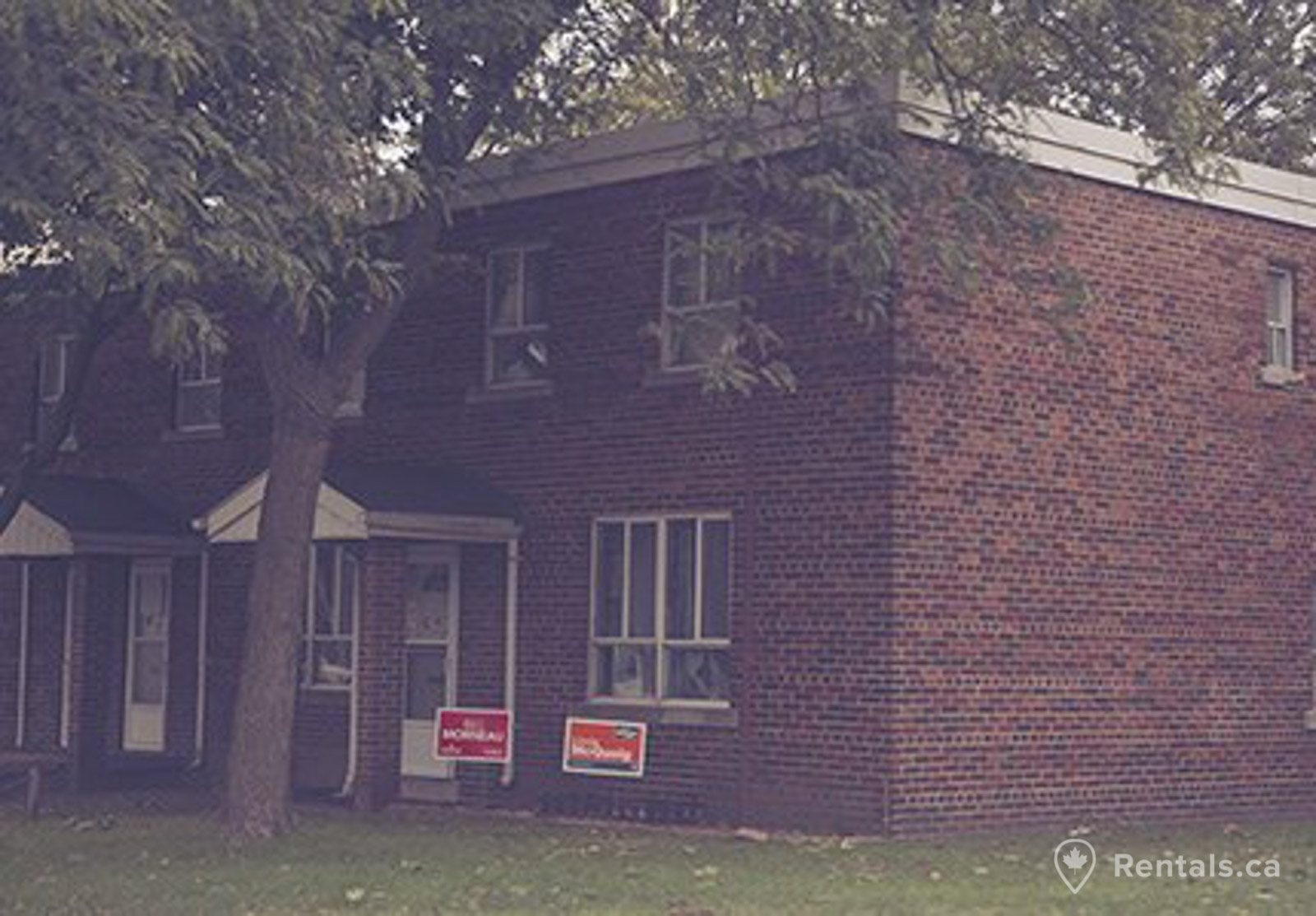 Detached duplex brown brick house in the Corktown neighbourhood for rent
