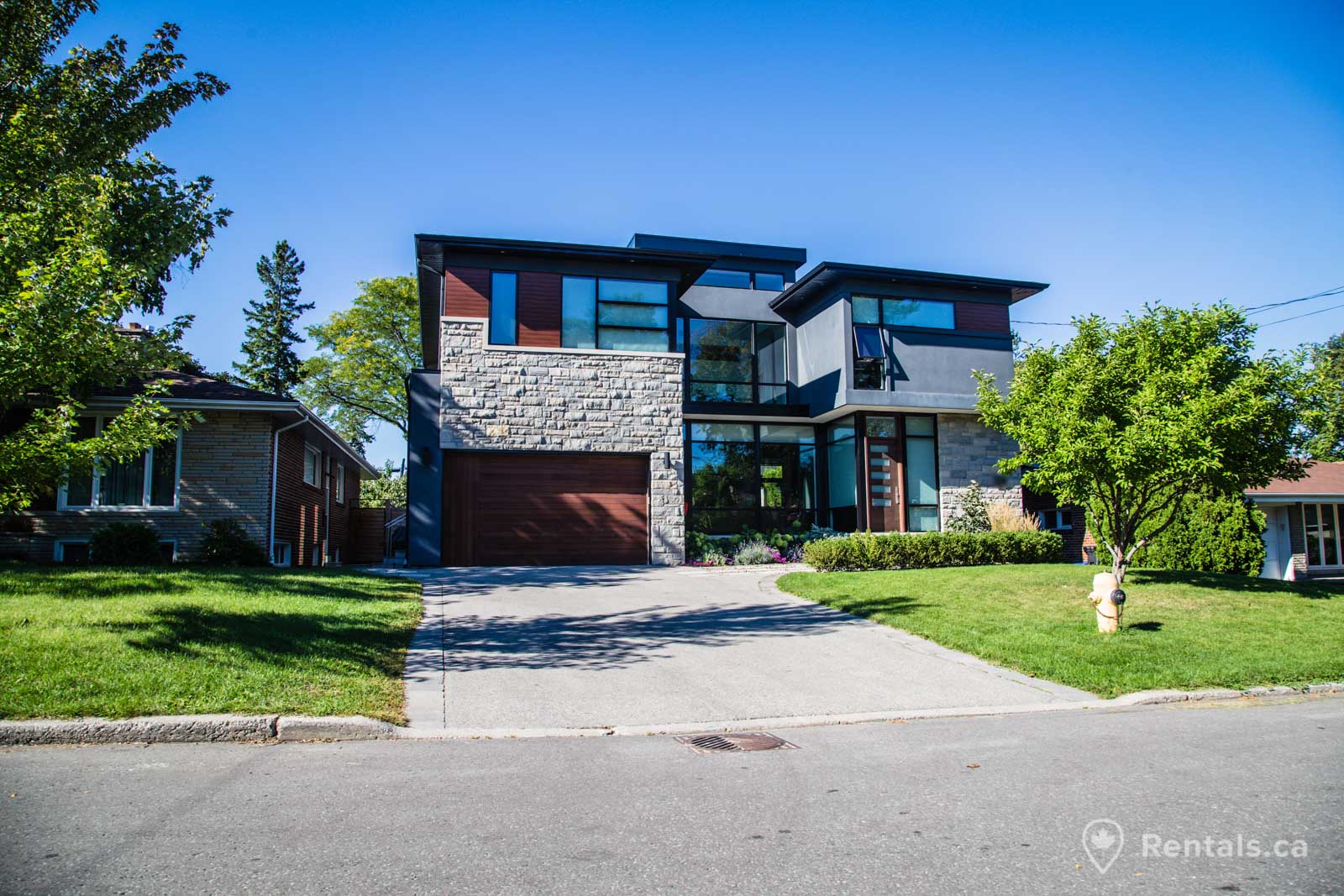 Large houses for rent in the Bayview Village neighbourhood