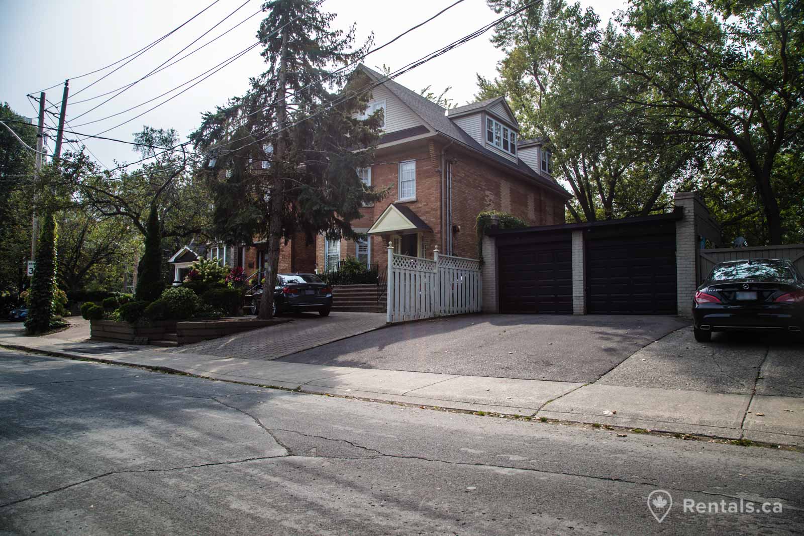Side streets of Chaplin Estates are filled with detached homes for rent