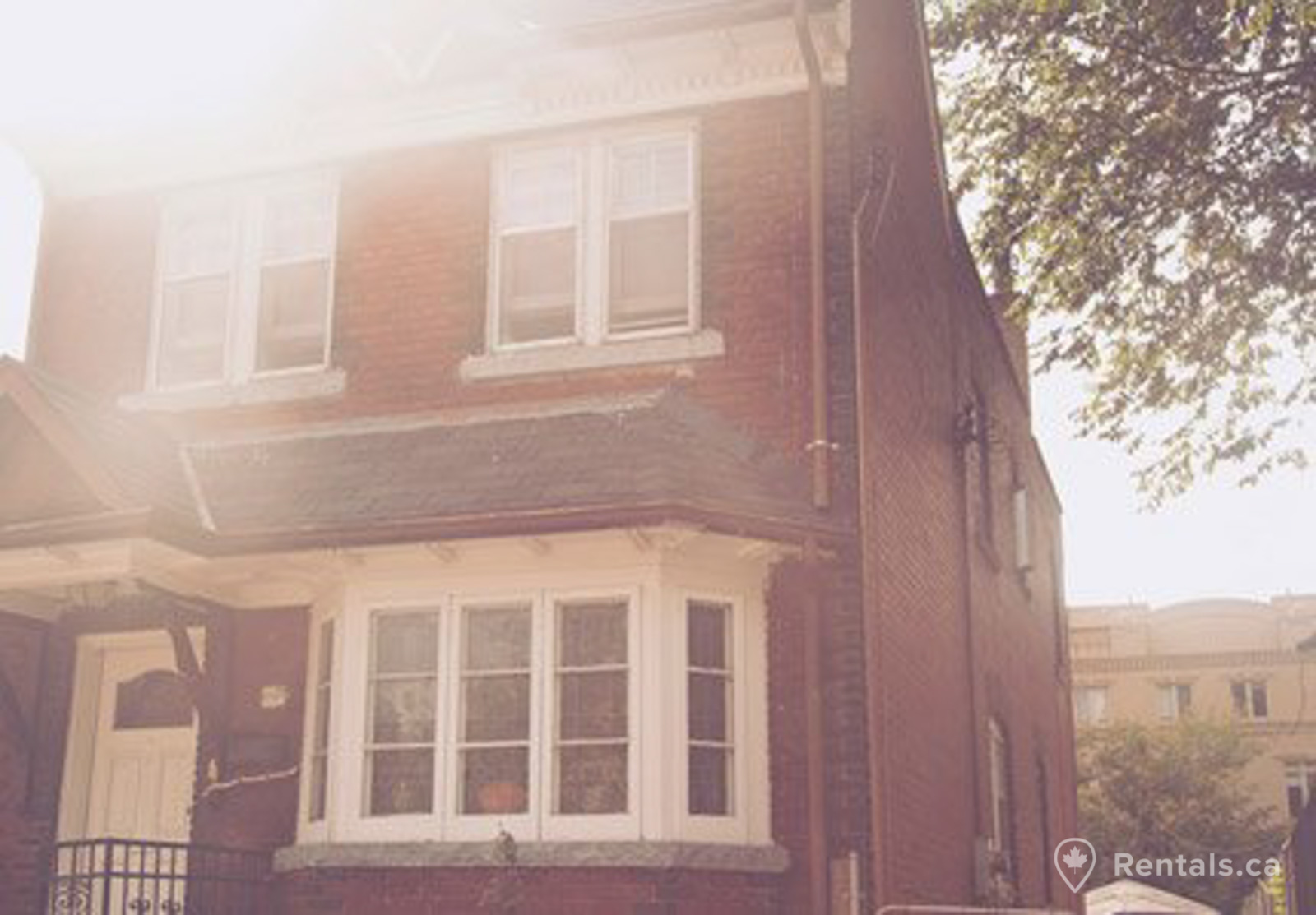 Detached duplex red brick house in the Alexandra park area for rent