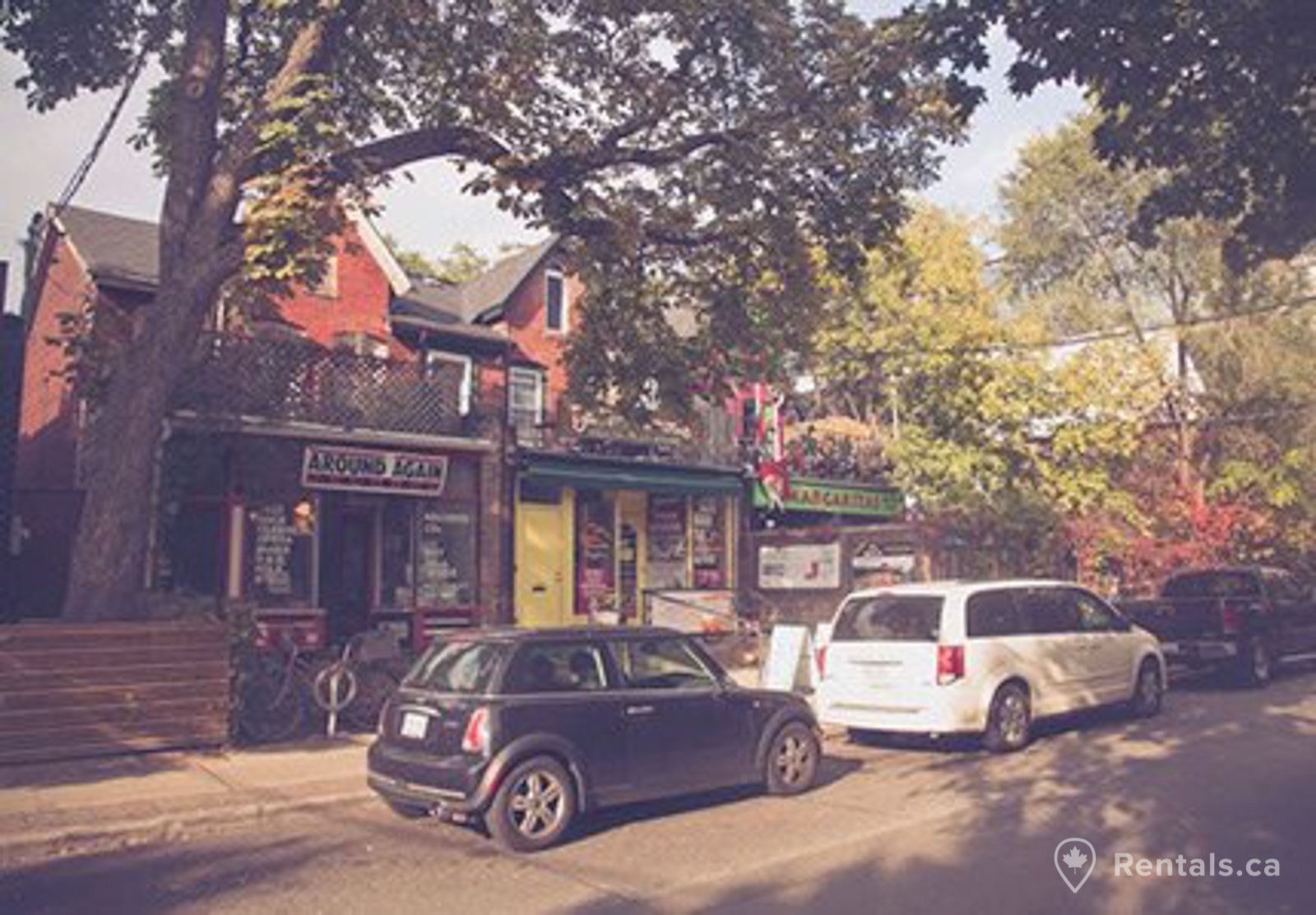 Trendy restaurants with apartment homes on the second floor in Baldwin Village