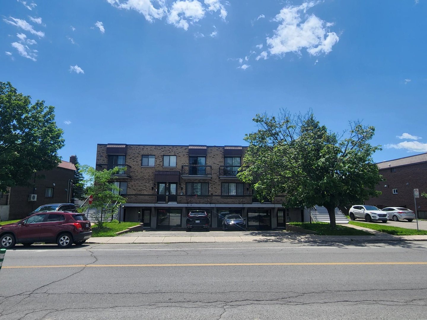 louer-ca-2334-rue-de-la-renaissance-montreal-qc-for-rent