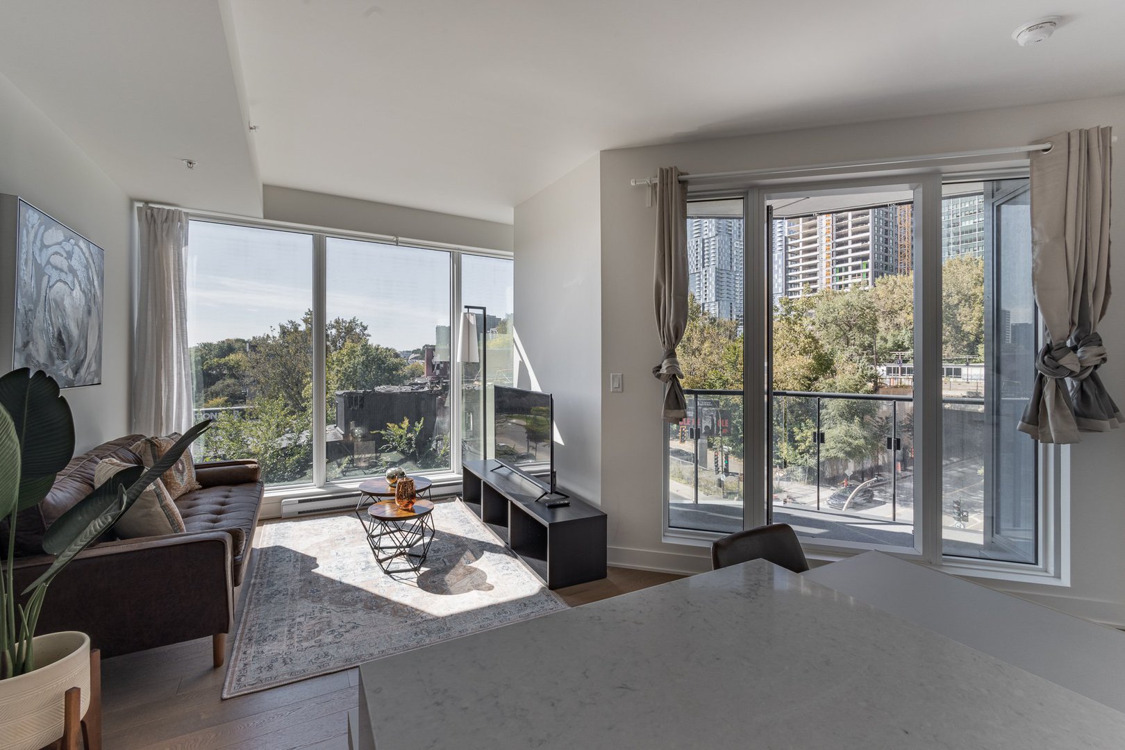 Louer.ca ) 1288 Rue SaintAntoine Ouest, Montreal QC for Rent