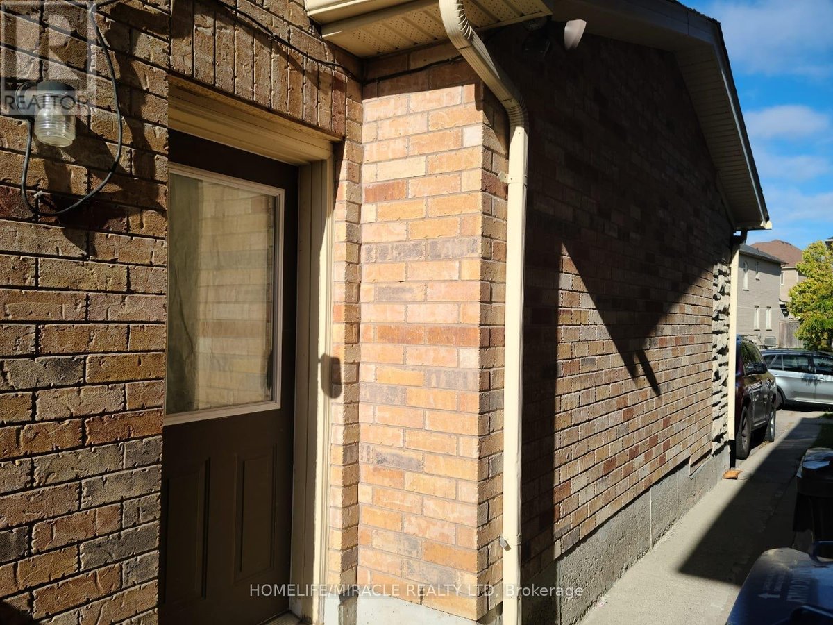 11 HEATHBROOK AVENUE - Photo 2