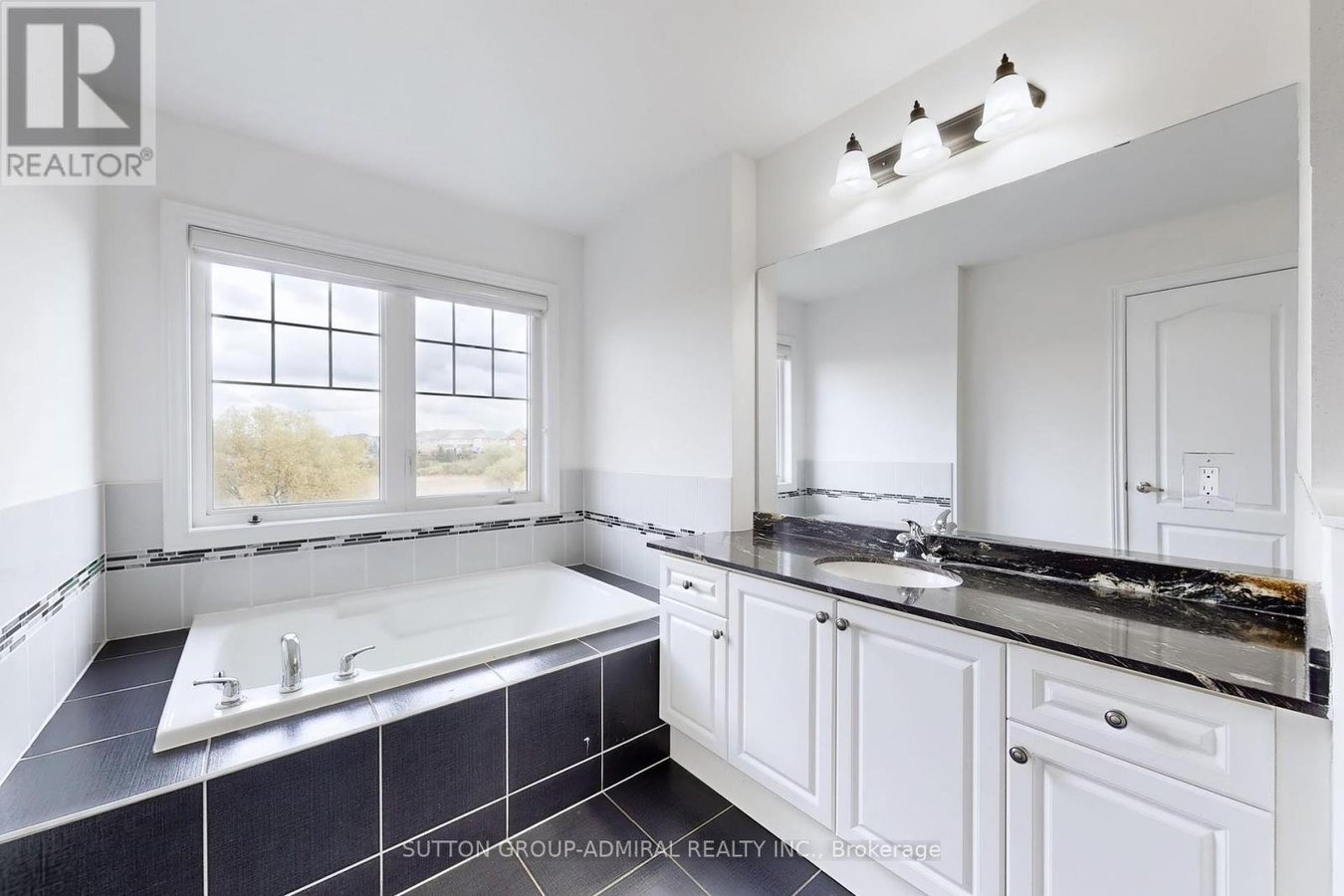 74 DAVENFIELD CIRCLE - Photo 26