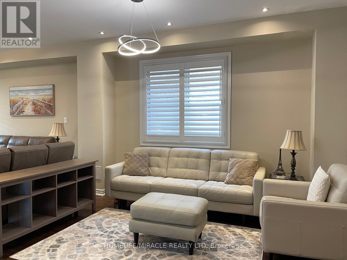 7 CAMPWOOD CRESCENT - Photo 3