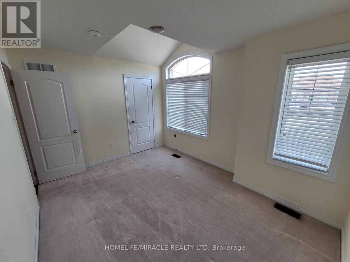 7 CAMPWOOD CRESCENT - Photo 24