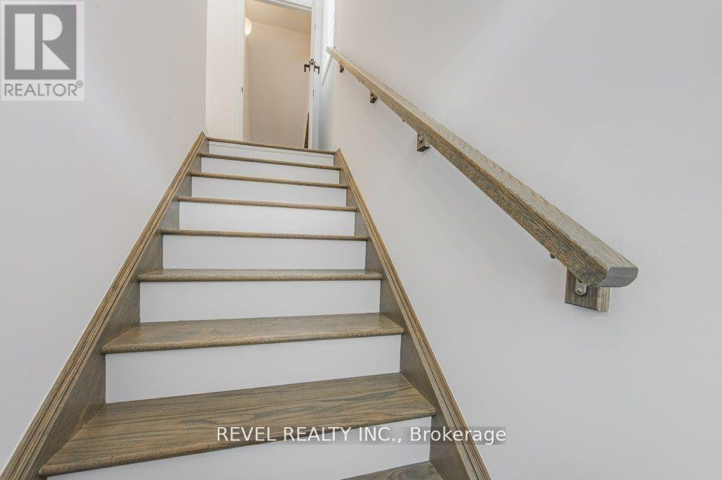 70 - 120 COURT DRIVE - Photo 4