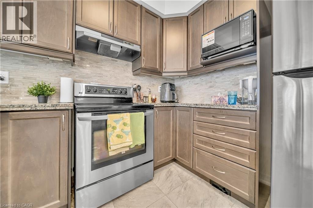 28 DENNIS Avenue - Photo 8