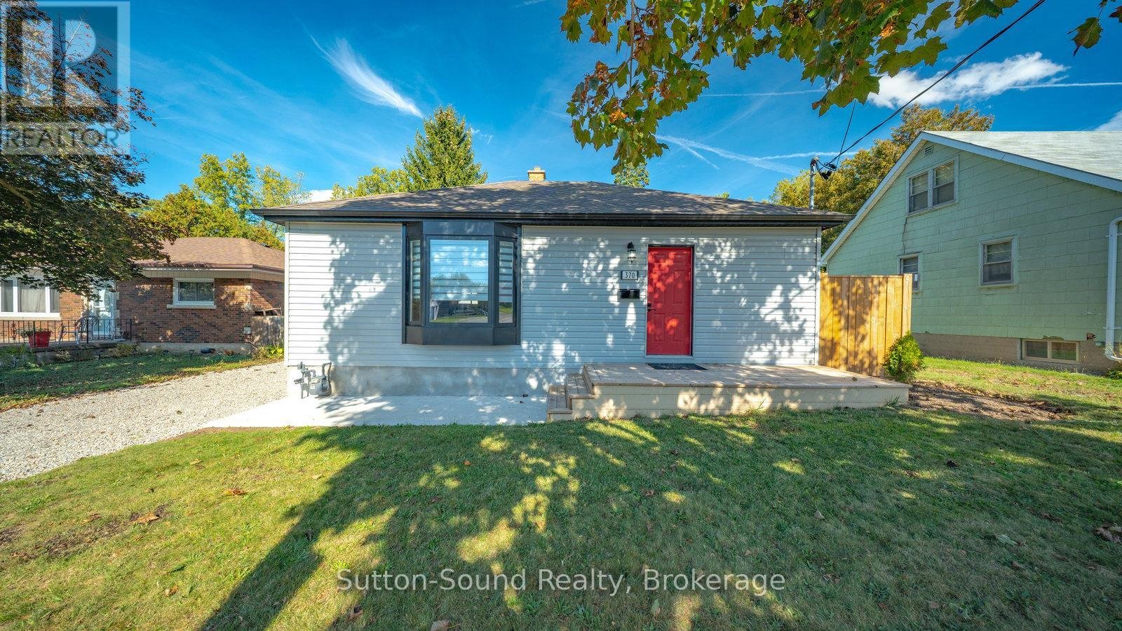 370 GREY STREET - Photo 1