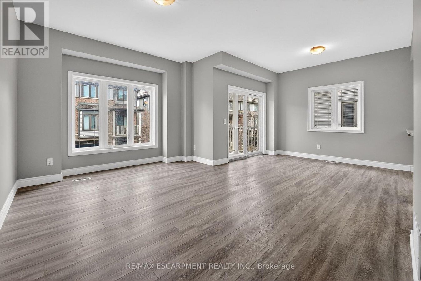 123 - 77 DIANA AVENUE - Photo 3