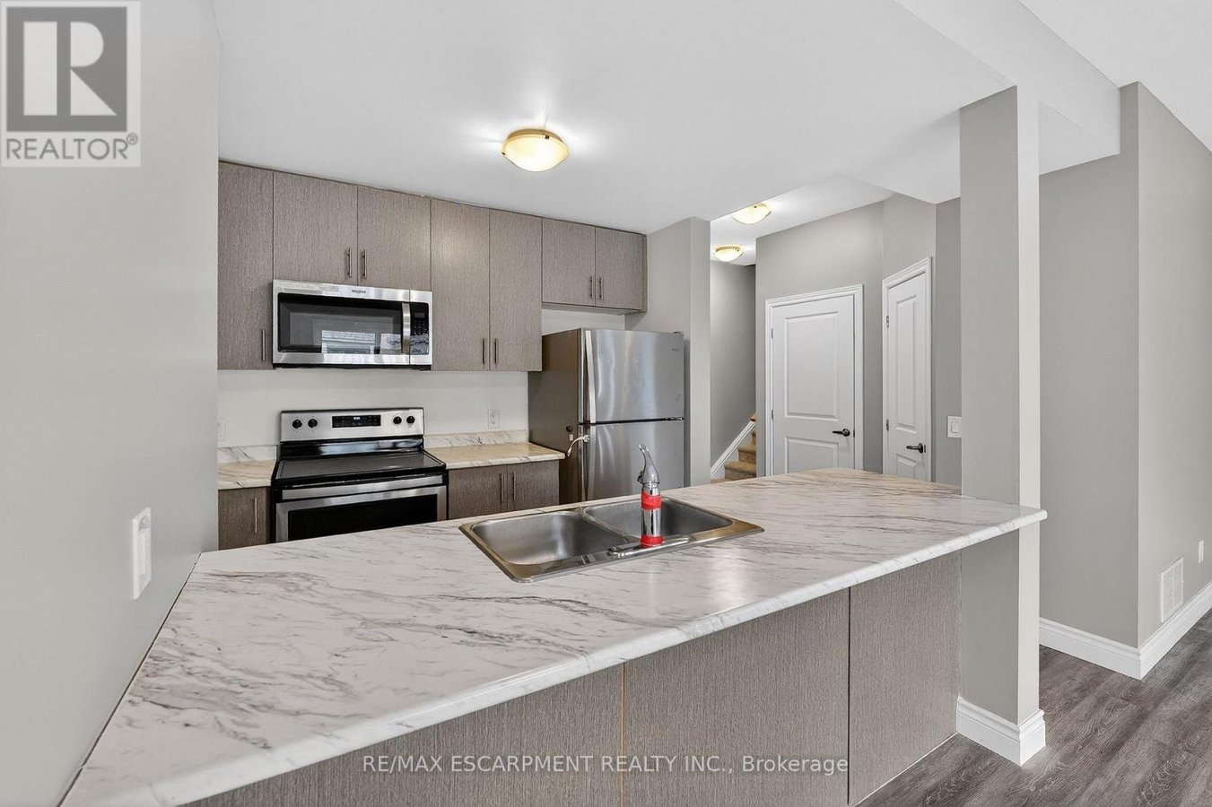123 - 77 DIANA AVENUE - Photo 5