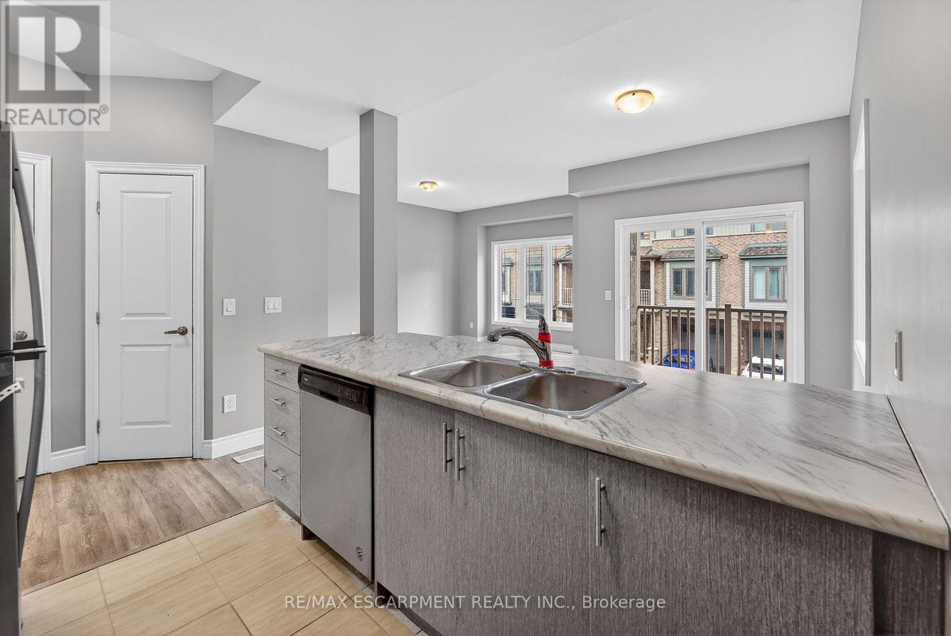 123 - 77 DIANA AVENUE - Photo 6