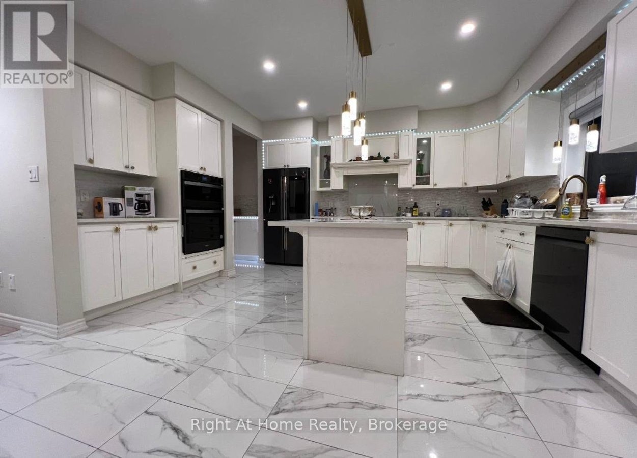 MASTER SUITE - 54 PACE AVENUE - Photo 1