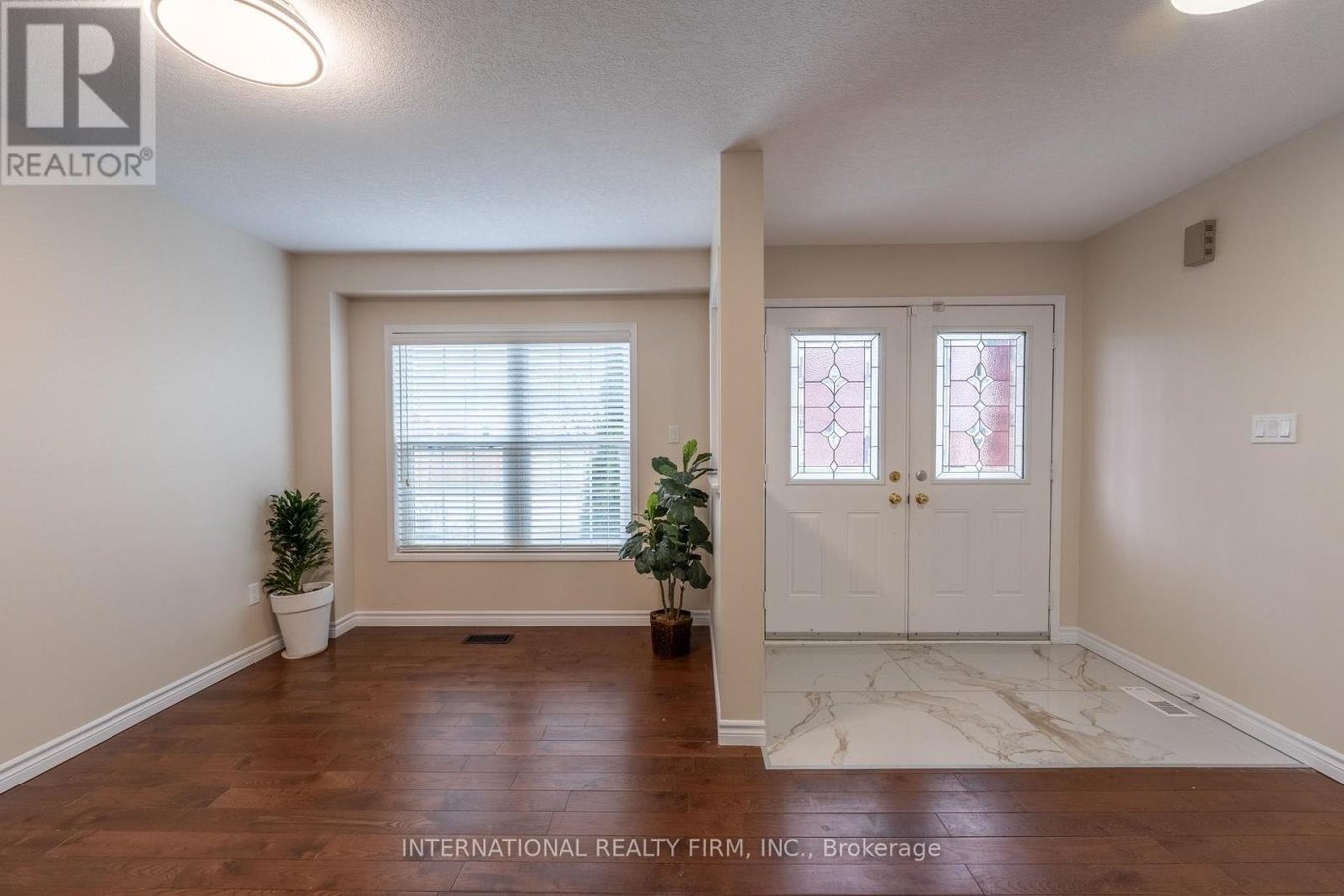102 HUNTER WAY - Photo 2