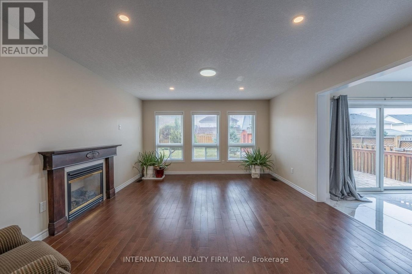 102 HUNTER WAY - Photo 6