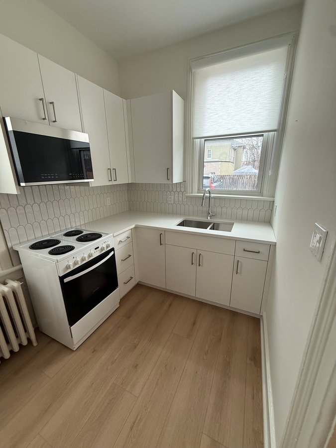 75 Brant Avenue - Photo 2