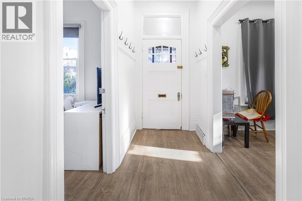 472 COLBORNE Street E - Photo 3