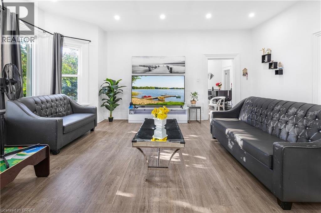 472 COLBORNE Street E - Photo 4