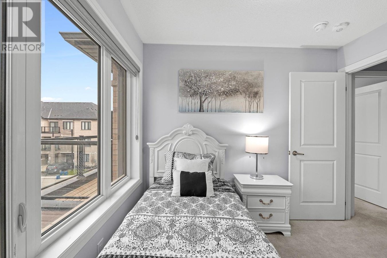 1117 - 585 COLBORNE STREET E - Photo 11
