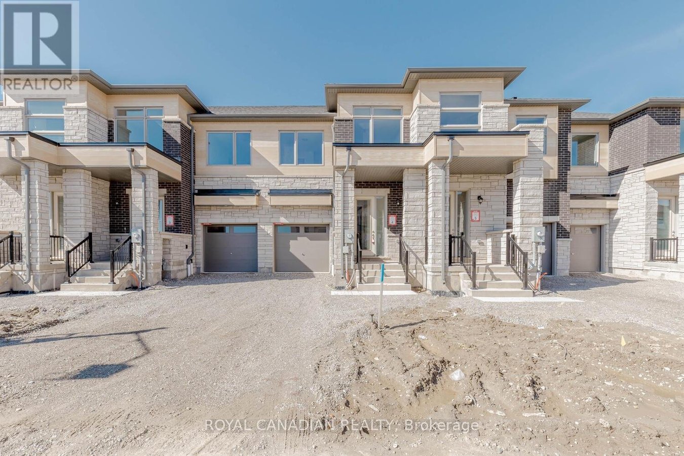 15 MOLNAR CRESCENT - Photo 1