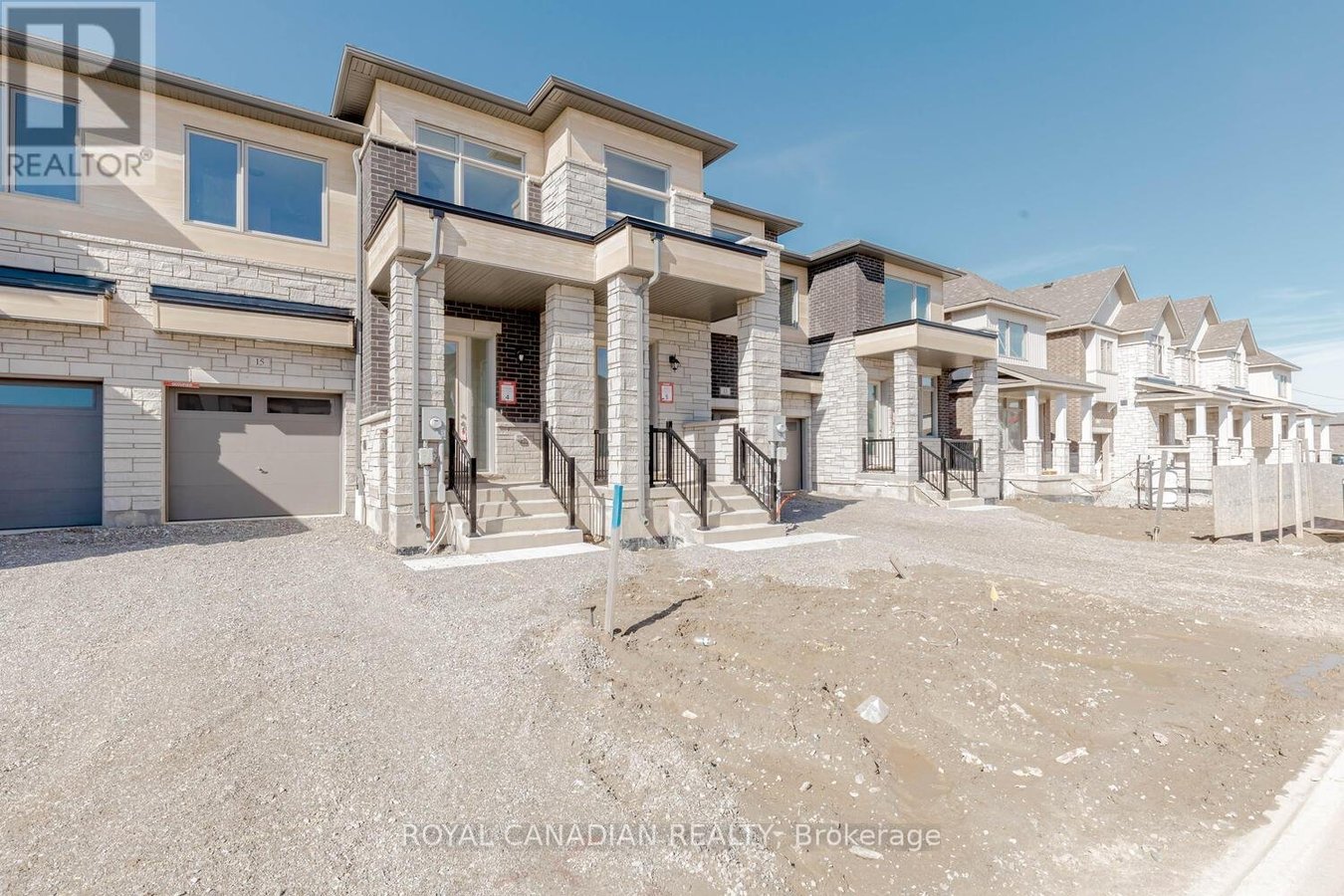 15 MOLNAR CRESCENT - Photo 2