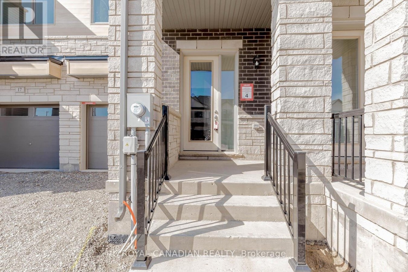 15 MOLNAR CRESCENT - Photo 4