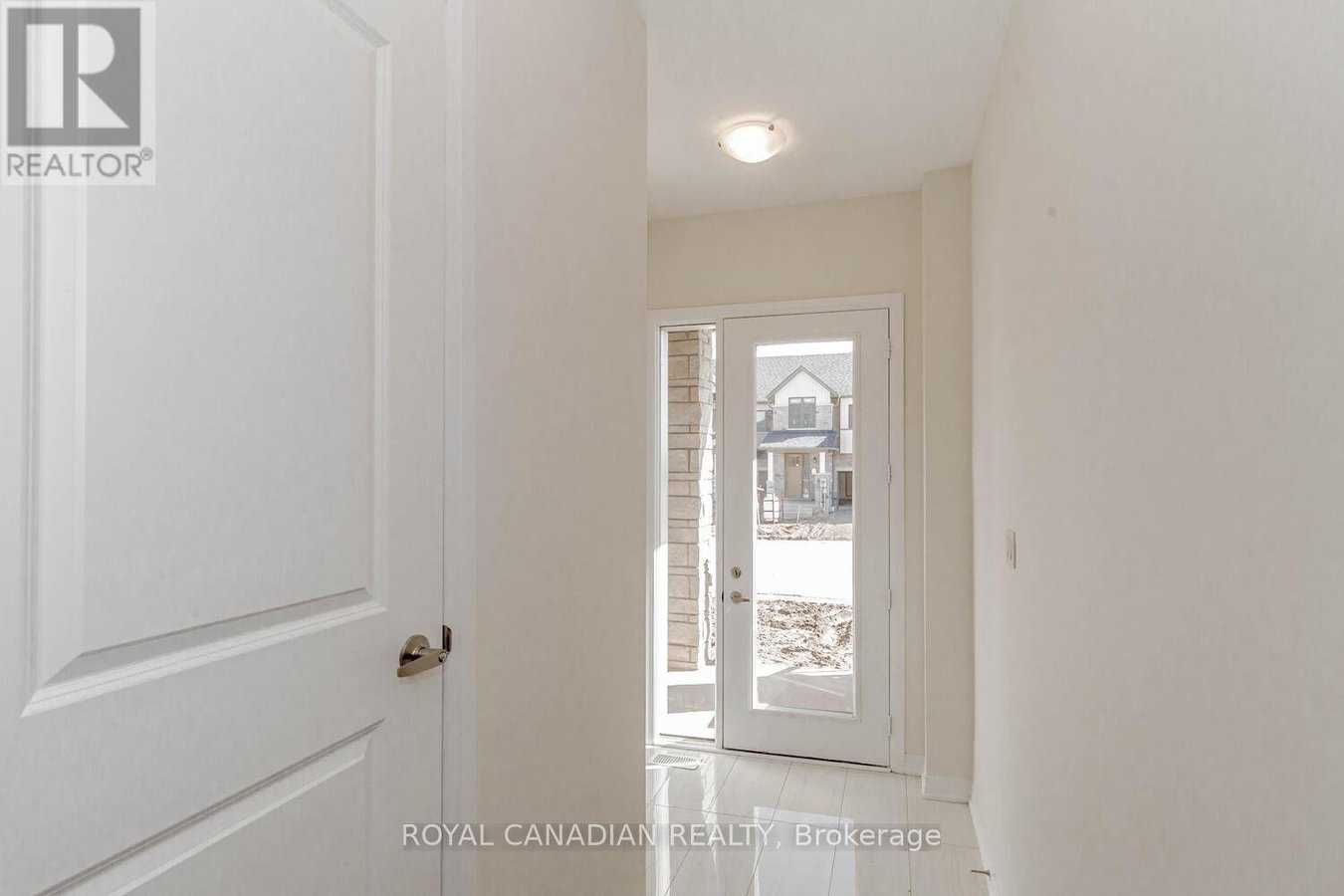 15 MOLNAR CRESCENT - Photo 6