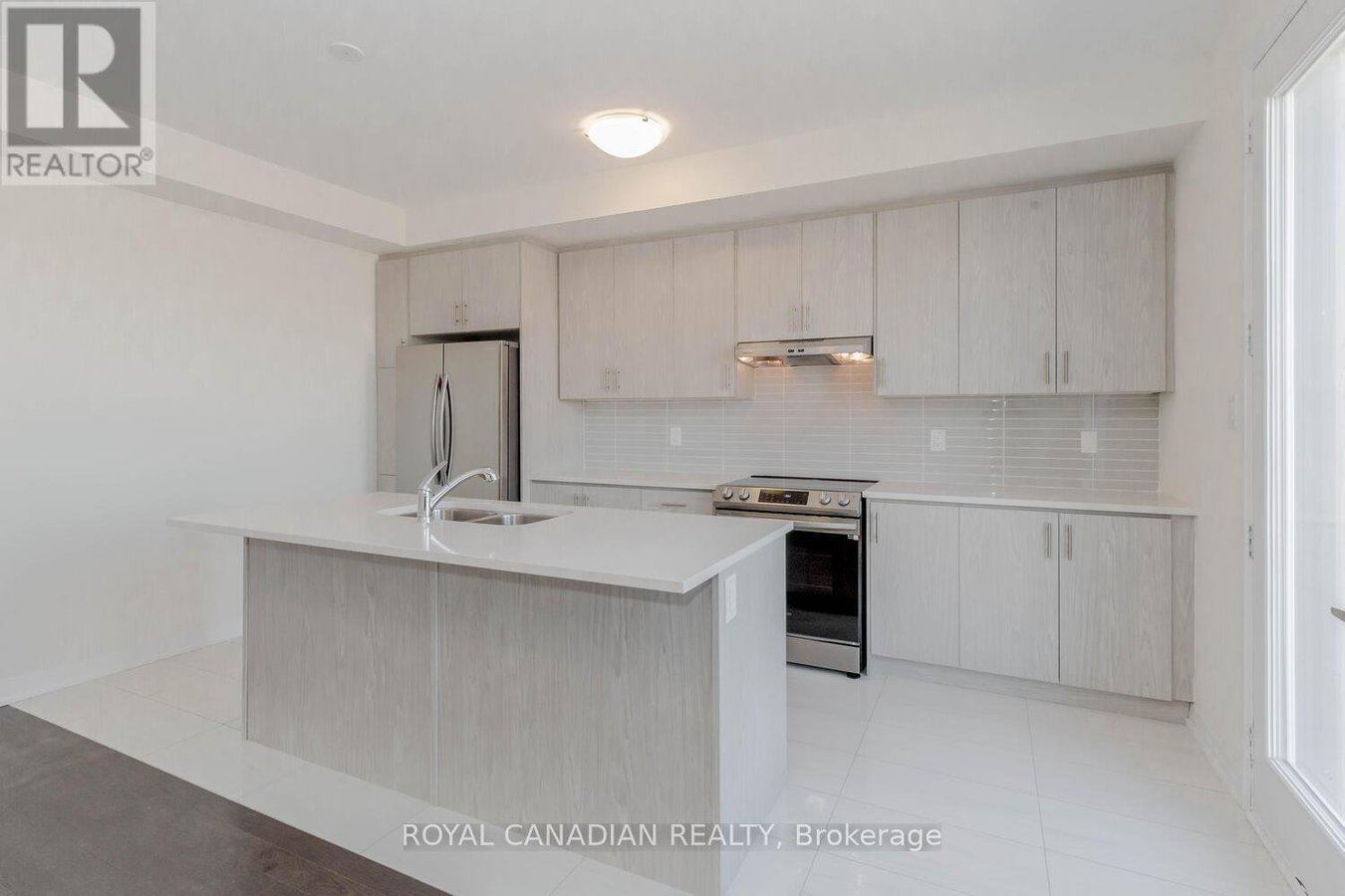 15 MOLNAR CRESCENT - Photo 10