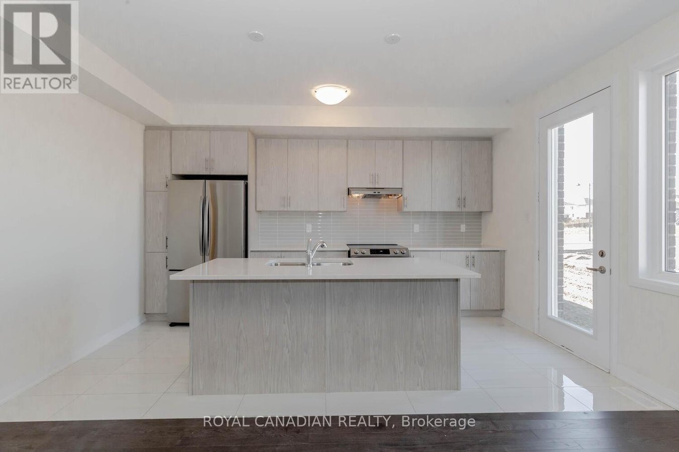 15 MOLNAR CRESCENT - Photo 11