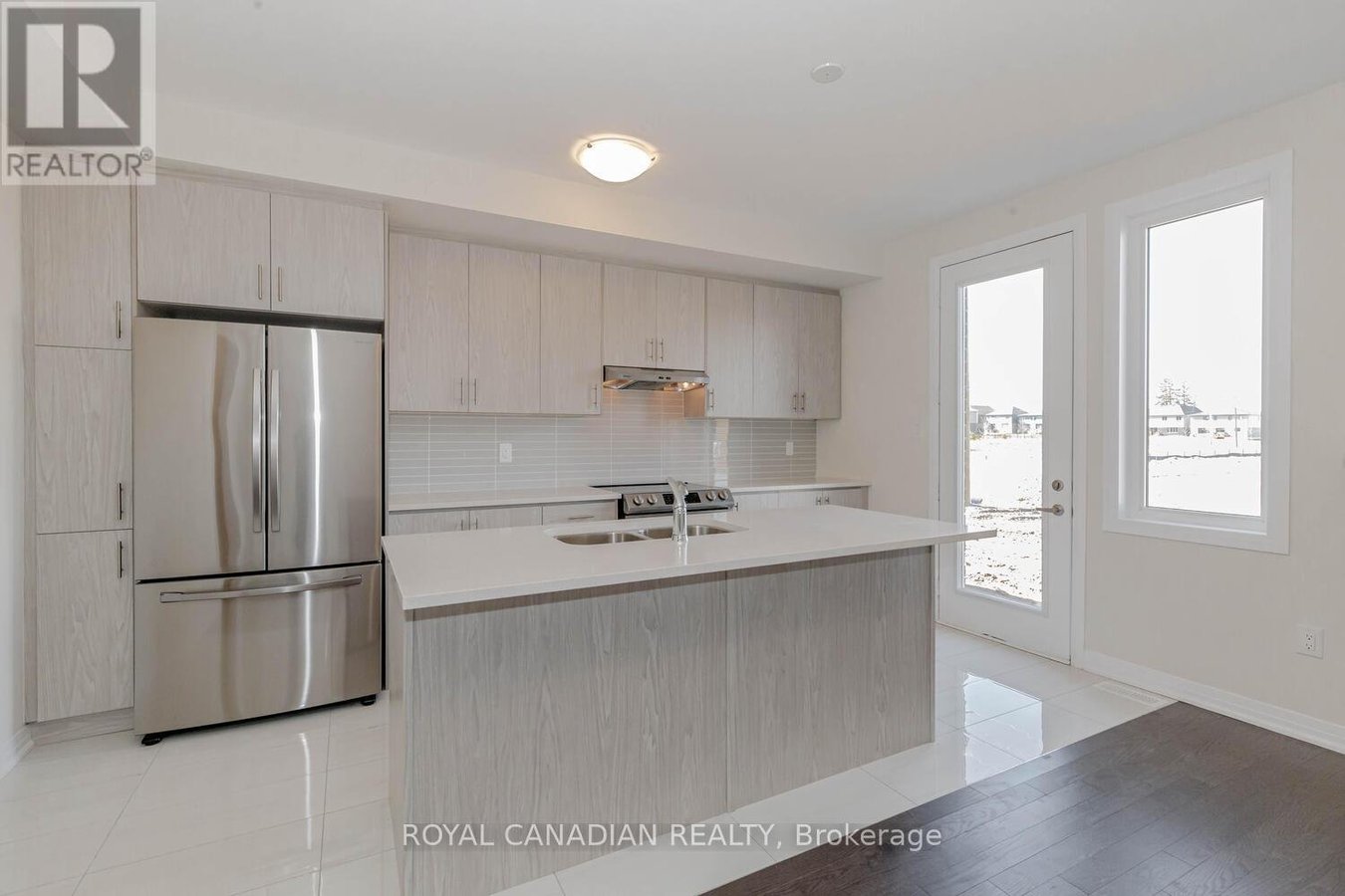 15 MOLNAR CRESCENT - Photo 12