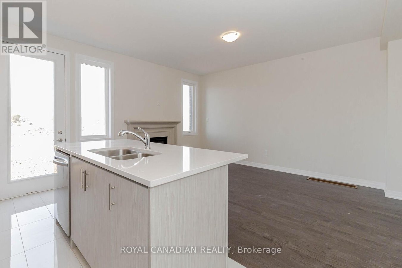 15 MOLNAR CRESCENT - Photo 16