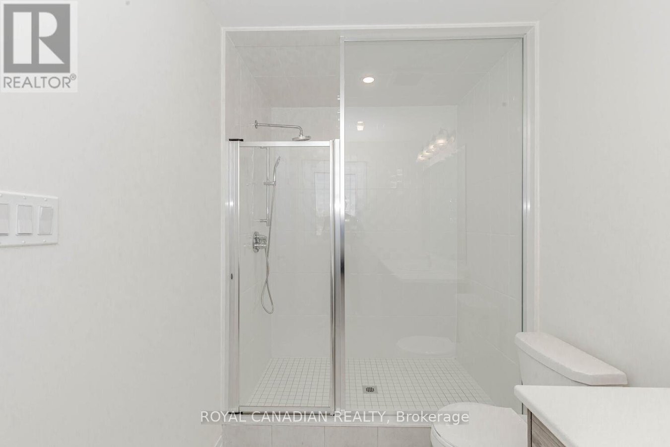 15 MOLNAR CRESCENT - Photo 34