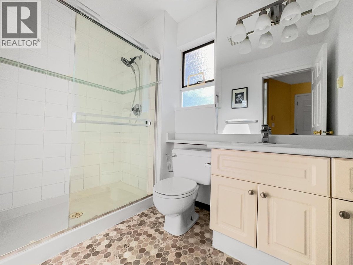 X 7175 18TH AVENUE - Photo 12