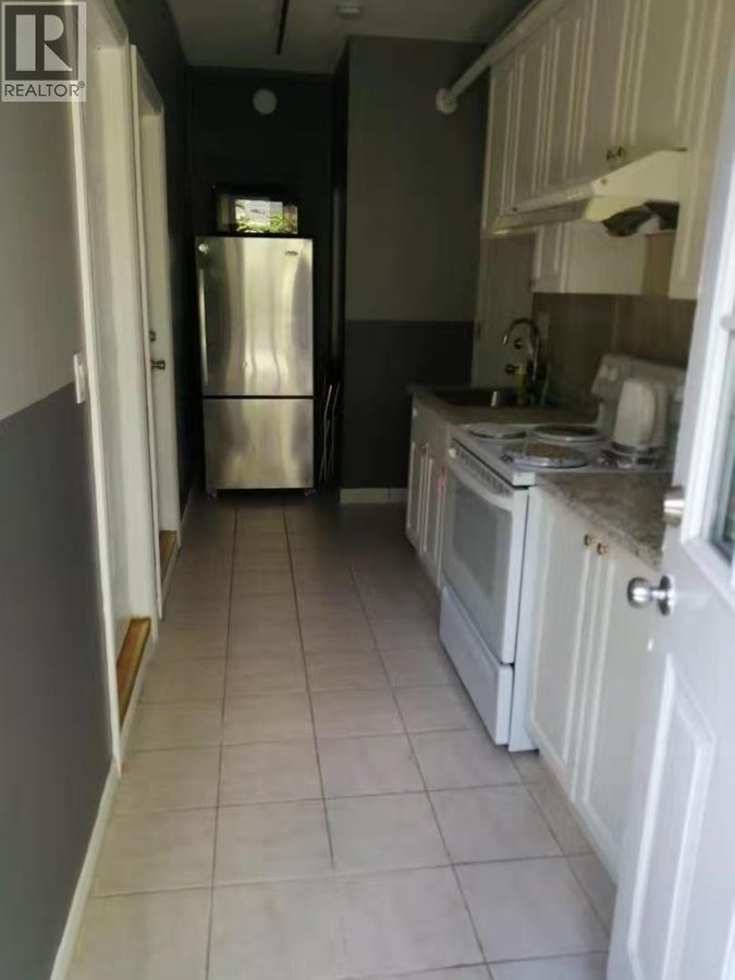 Ground Level 4778 RUMBLE STREET - Photo 2