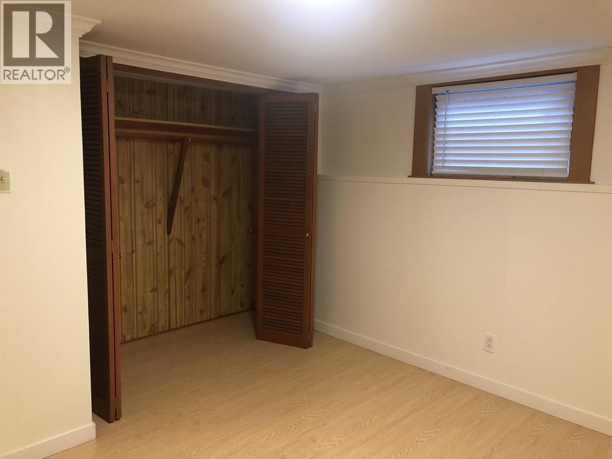 1 4136 GILPIN CRESCENT - Photo 7