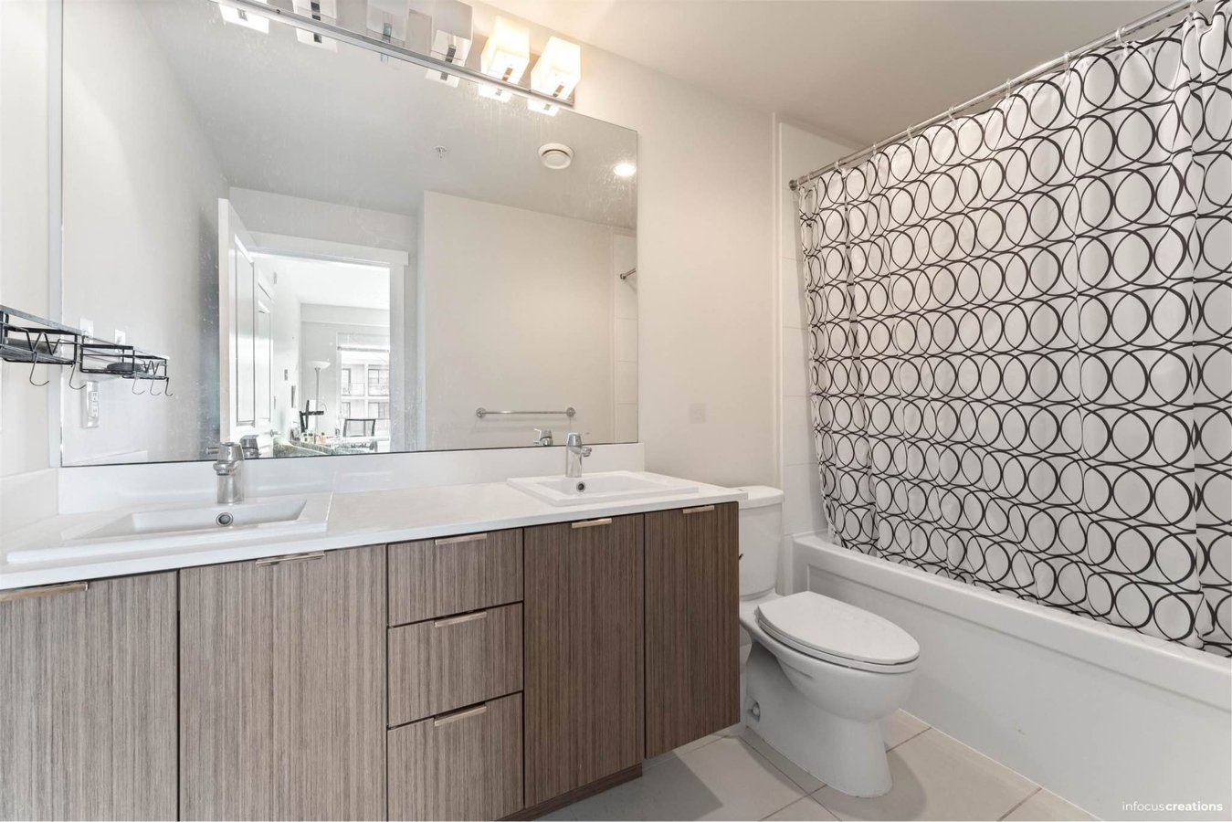 9877 University Crescent - Photo 2