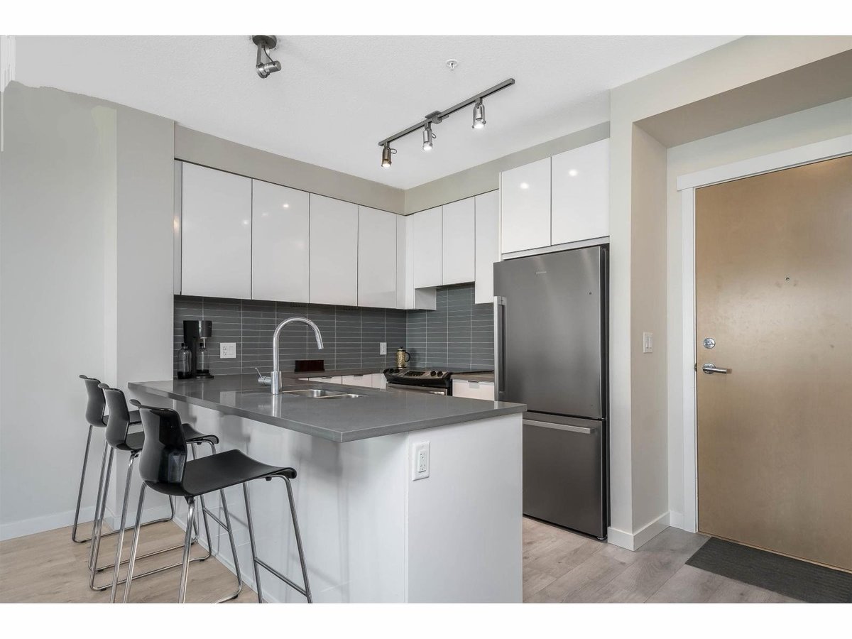 9877 University Crescent - Photo 8