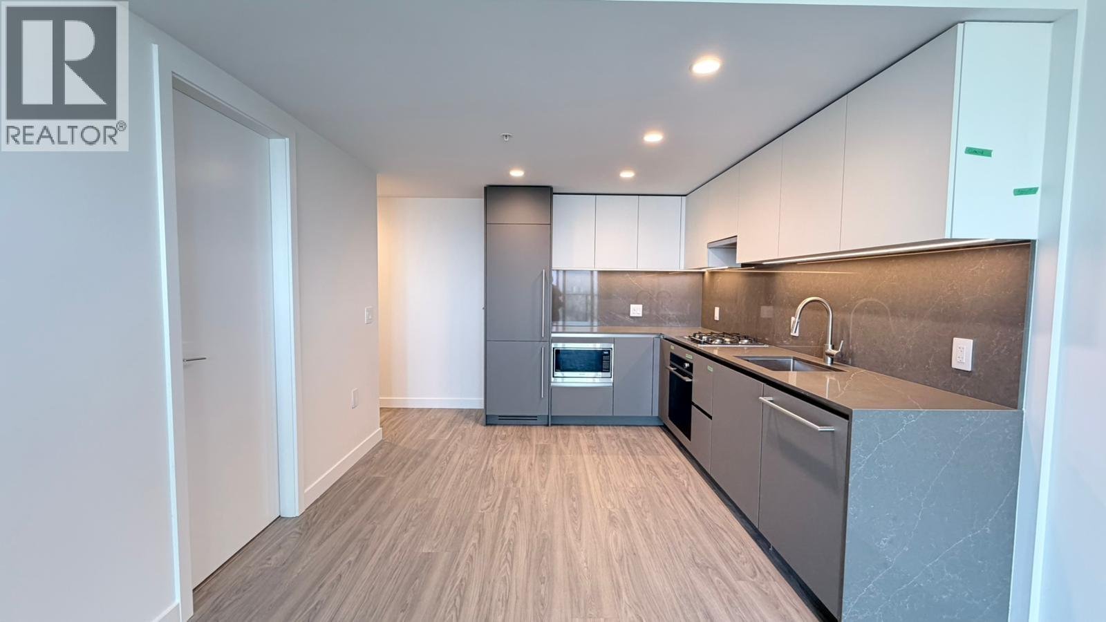 3701 2135 SPRINGER AVENUE - Photo 2