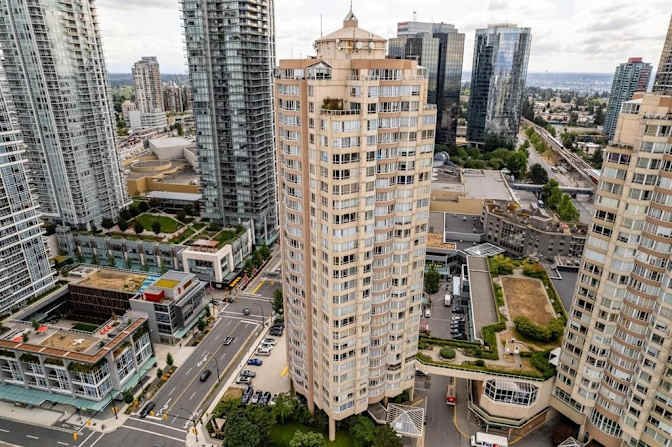Metrotown - Photo 2