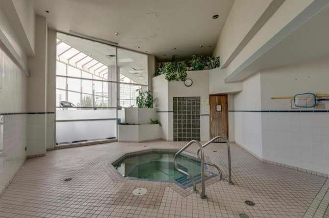 Metrotown - Photo 12
