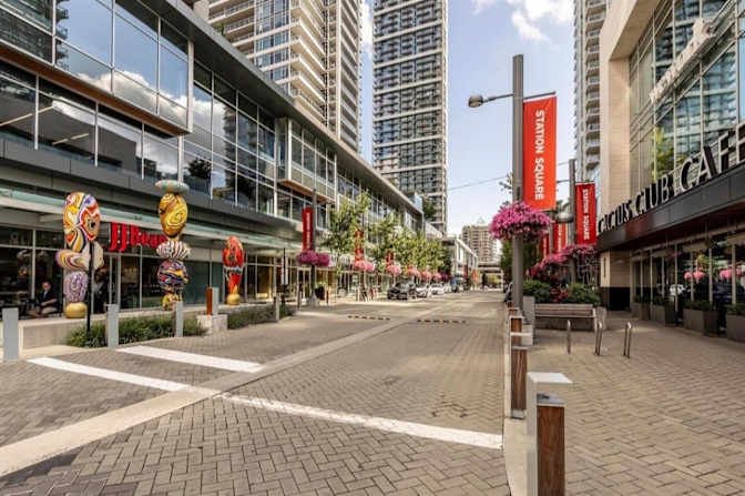 Metrotown - Photo 16