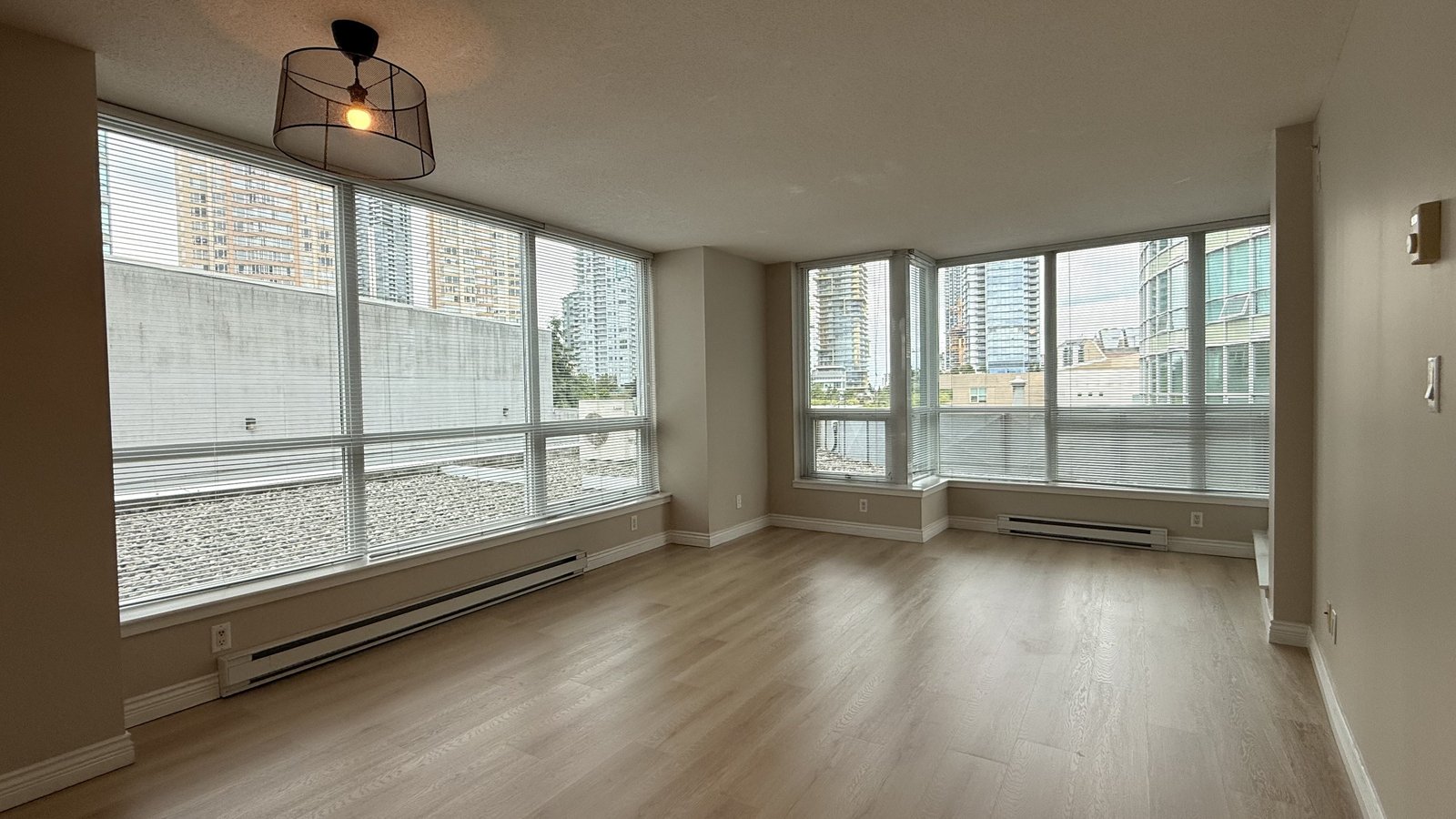 6028 Willingdon Avenue - Photo 1